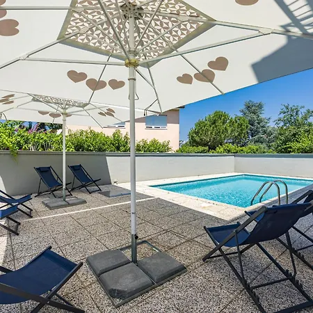 Paliska * Πούλα